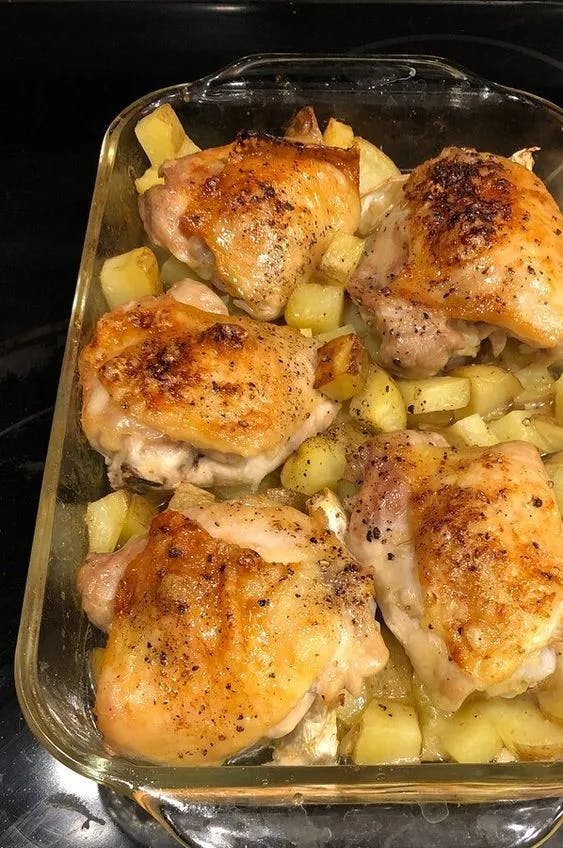 Titelbild für Garlic Roasted Chicken and Potatoes