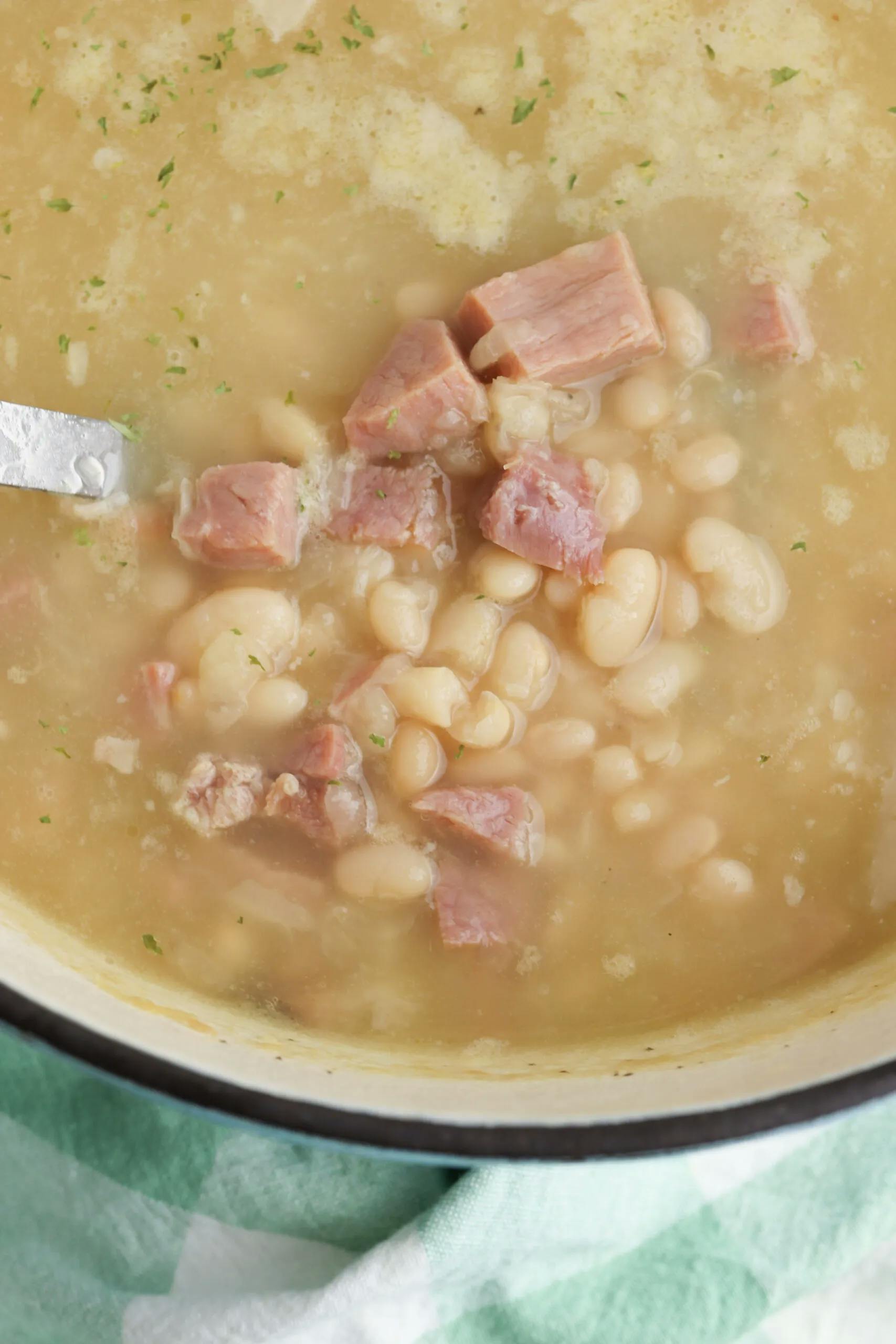 Titelbild für Ham and White Bean Soup Recipe