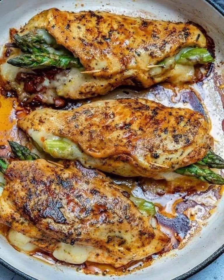 Titelbild für Asparagus Stuffed Chicken Breast Recipe