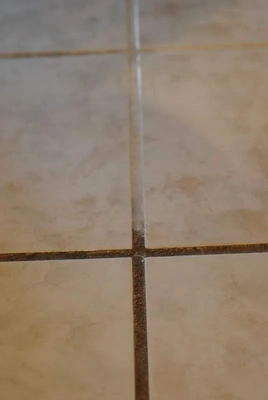 Titelbild für How To Clean Tile Grout