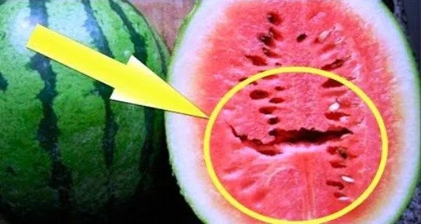 Titelbild für If you open a watermelon you find these cracks in it … DO NOT EAT IT!