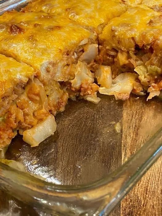 Titelbild fΓΌr One Skillet Cabbage Roll Casserole With Beef