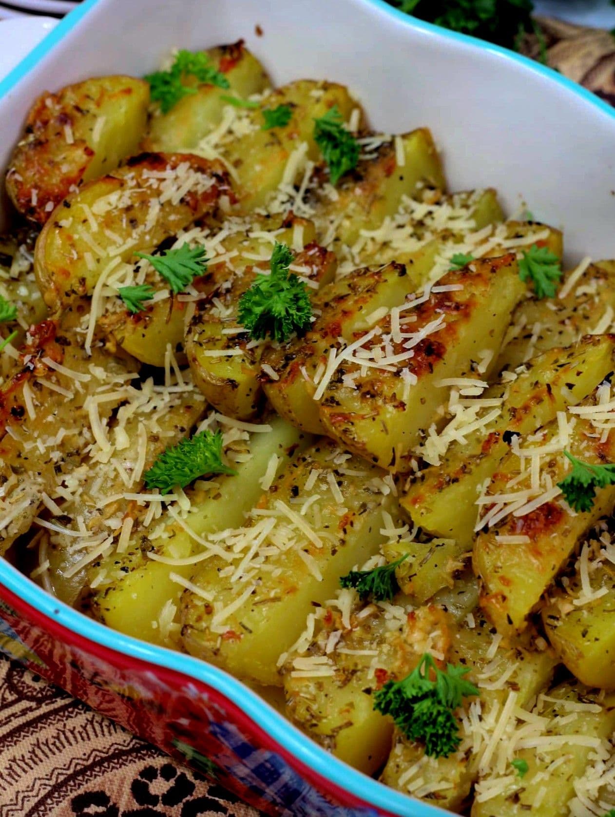 Titelbild für Greek Style Roasted Lemon Butter Potatoes