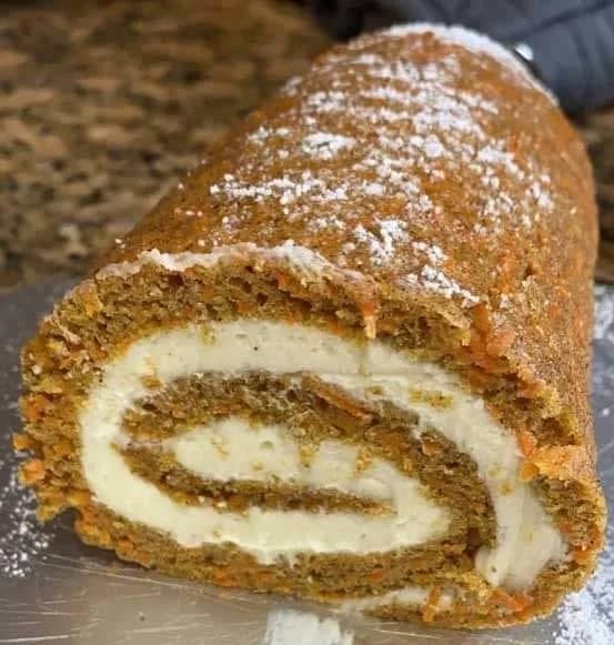 Titelbild für Carrot Cake Roll With Cream Cheese Frosting Filling