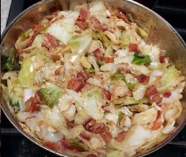 Titelbild fΓΌr Fried Cabbage with Bacon Onion and Garlic