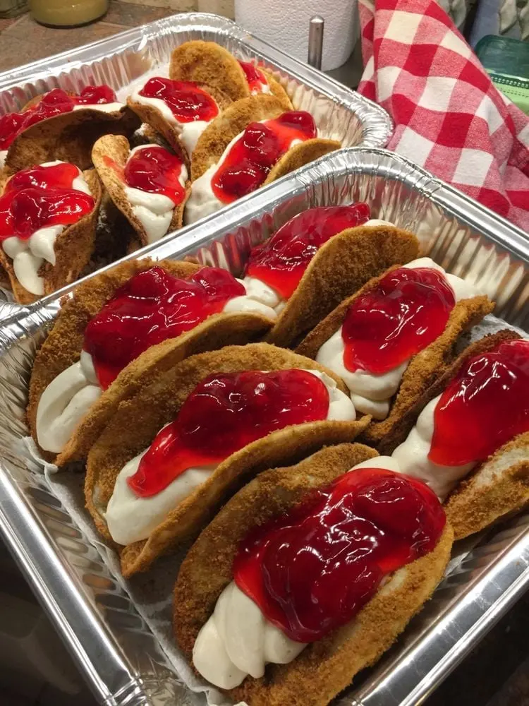 Titelbild für Mini Strawberry Cheesecake Tacos Recipe