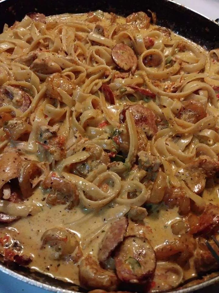 Titelbild für Cajun Shrimp Pasta with Sausage