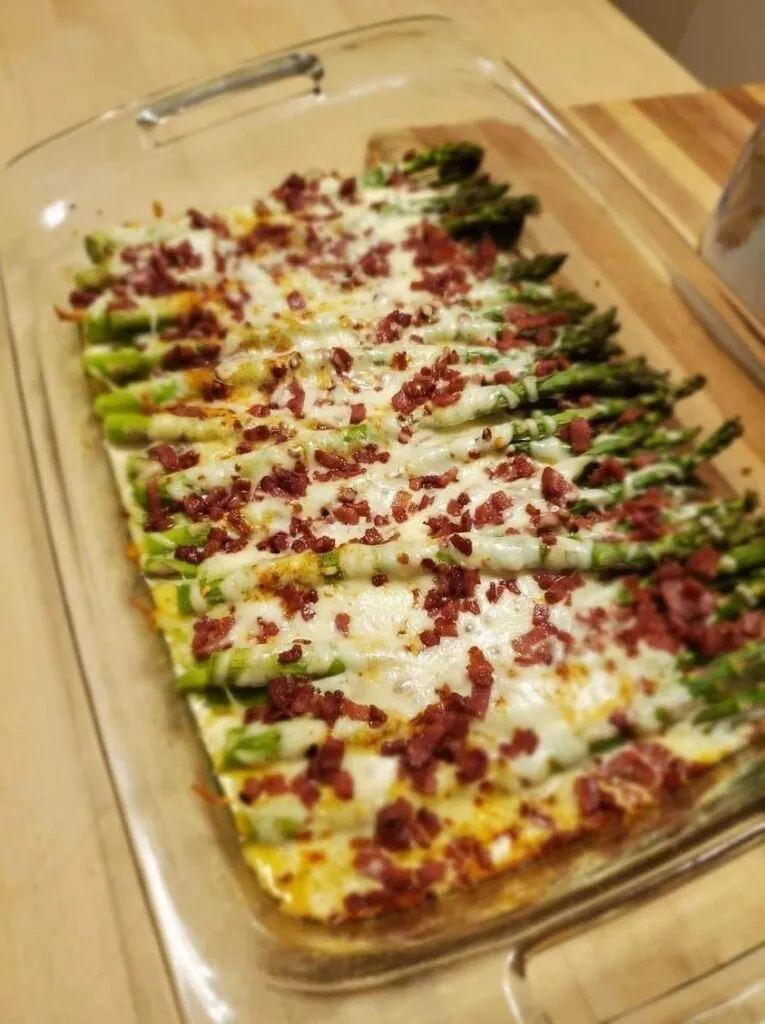 Titelbild für Cheesy Asparagus Casserole