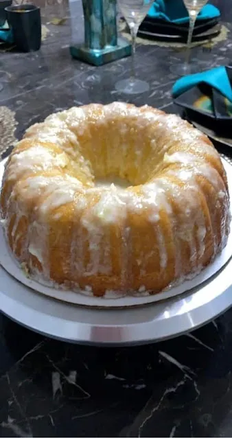 Titelbild für Pineapple Cream Cheese Pound Cake
