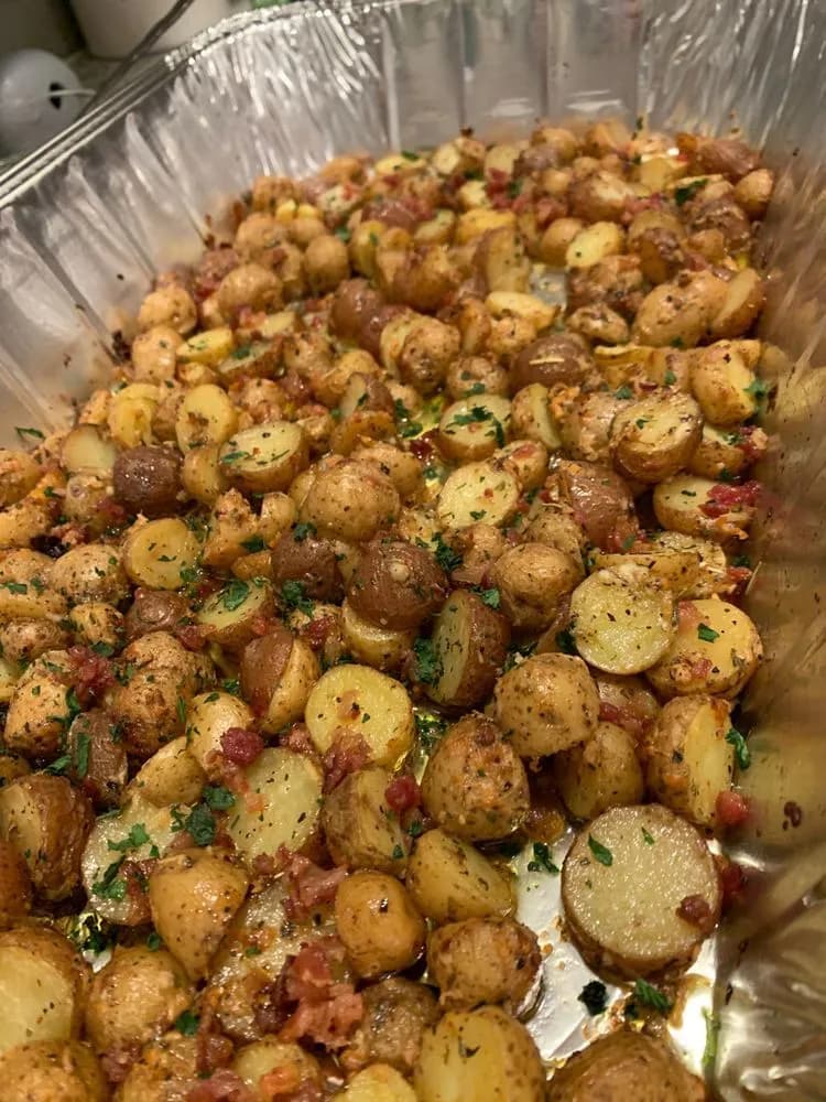 Titelbild für GARLIC PARMESAN ROASTED POTATOES