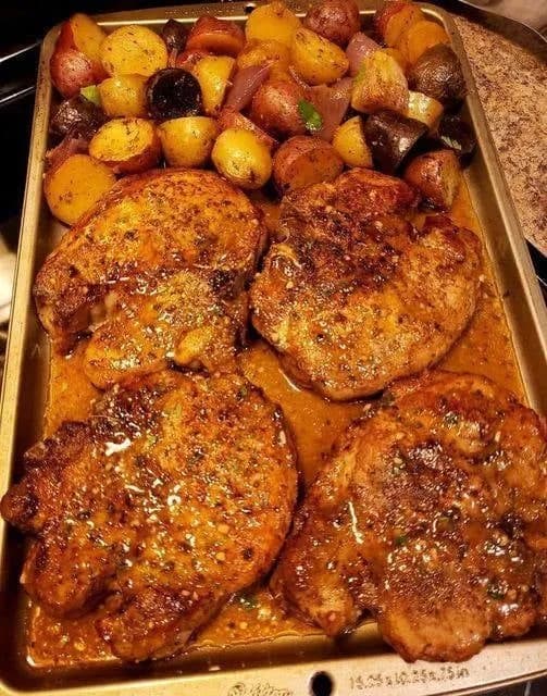Titelbild für Multi Colored Potatoes With Pork Chops