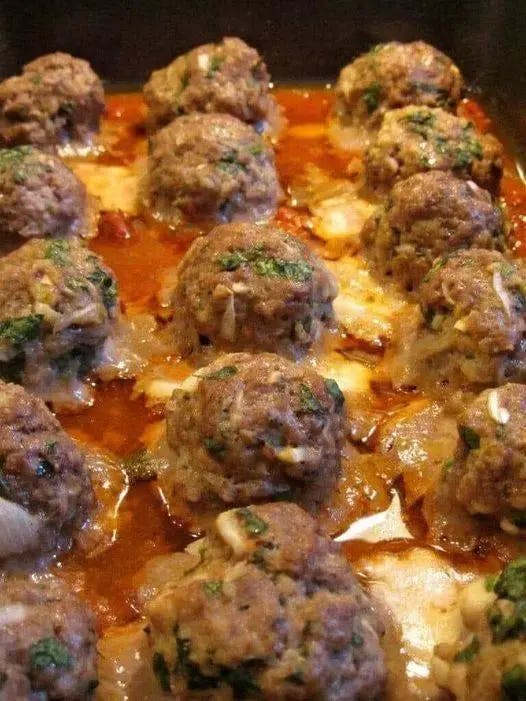 Titelbild für Meatballs stuffed with baked mozzarella