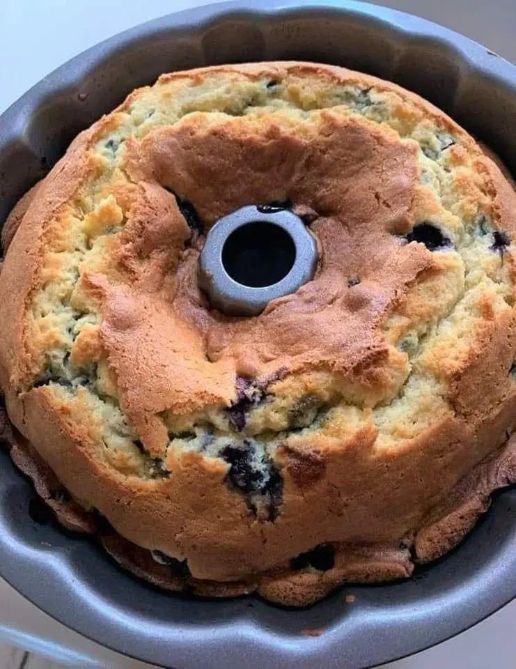 Titelbild für Blueberry Sour Cream Coffee Cake