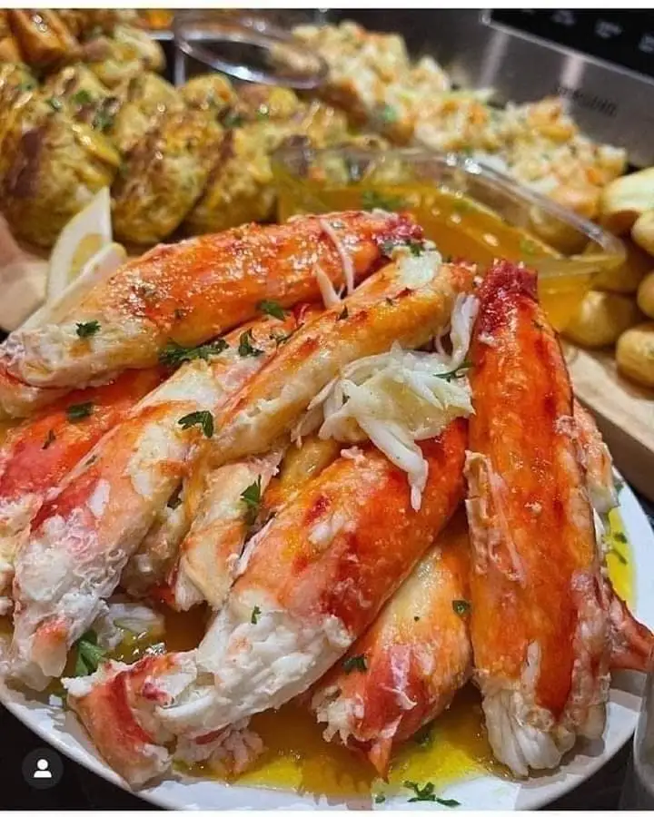 Titelbild für Baked Crab Legs in Butter Sauce