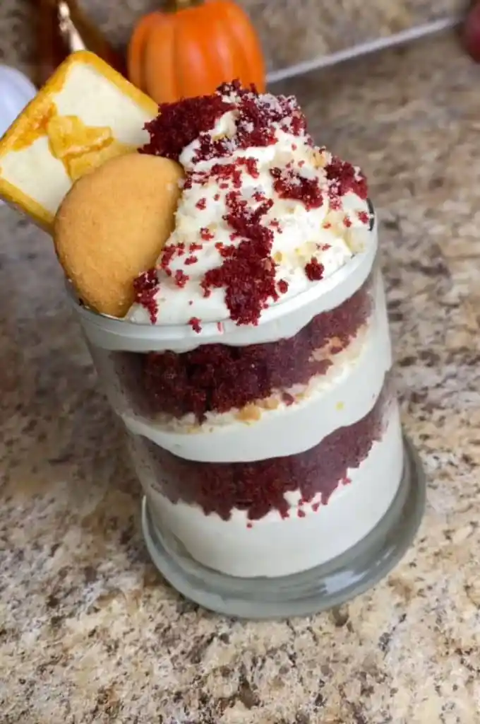 Titelbild für RED VELVET BANANA PUDDING