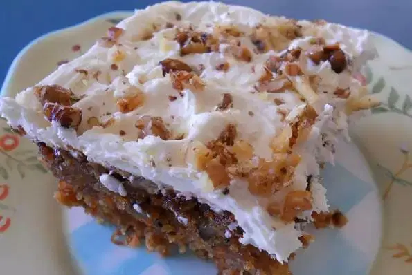 Titelbild für CARROT CAKE POKE CAKE