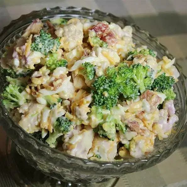 Titelbild für Broccoli Cauliflower Salad