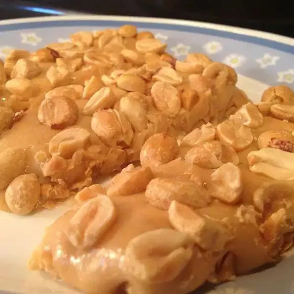Titelbild für HOMEMADE PAYDAY CANDY BARS