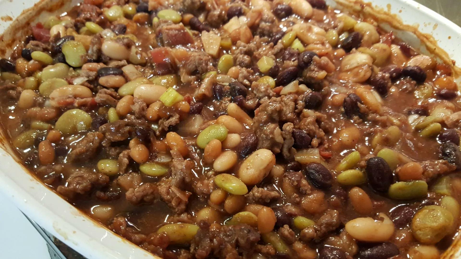 Titelbild für THIS CALICO BEAN CASSEROLE IS THE BEST THING YOU CAN MAKE WITH CANNED BEANS
