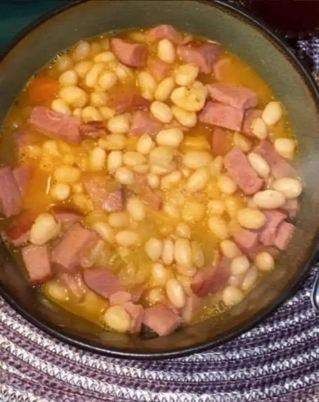 Titelbild für SLOW COOKER HAM AND BEAN SOUP