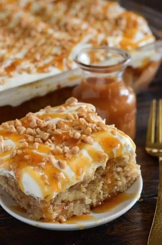 Titelbild für The Perfect Caramel Apple Toffee Cake