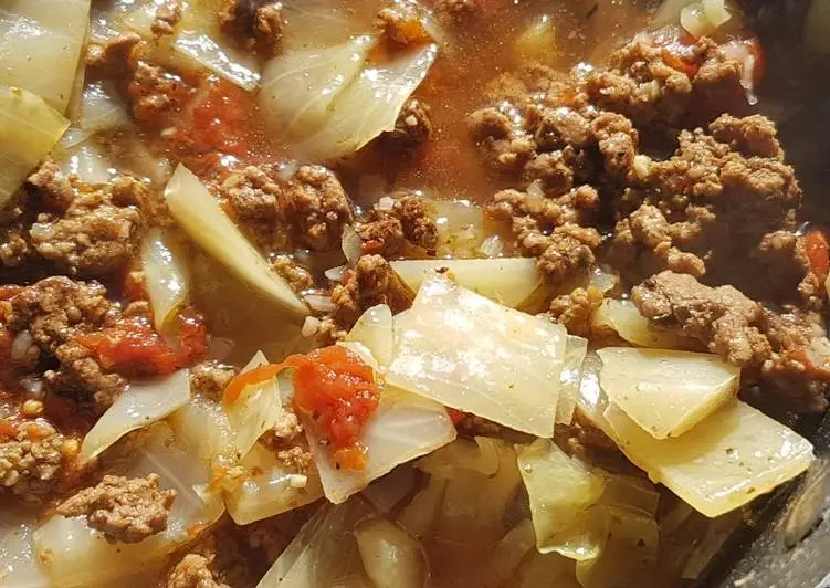 Titelbild für CABBAGE SOUP WITH HAMBURGER