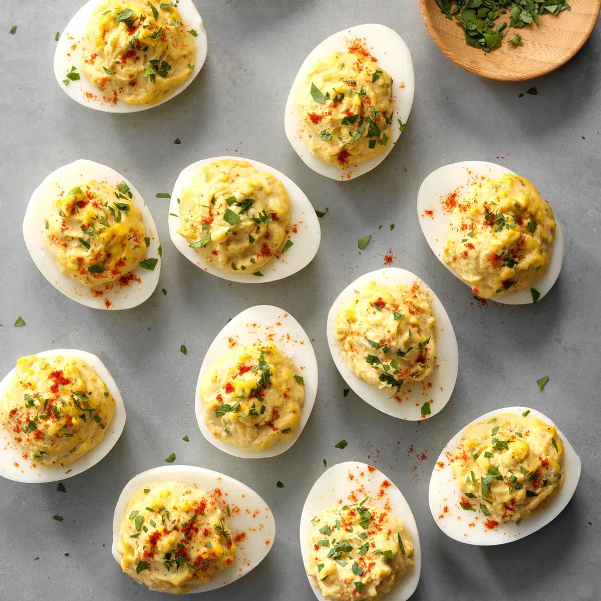 Titelbild für The Perfect Loaded Deviled Eggs Recipe