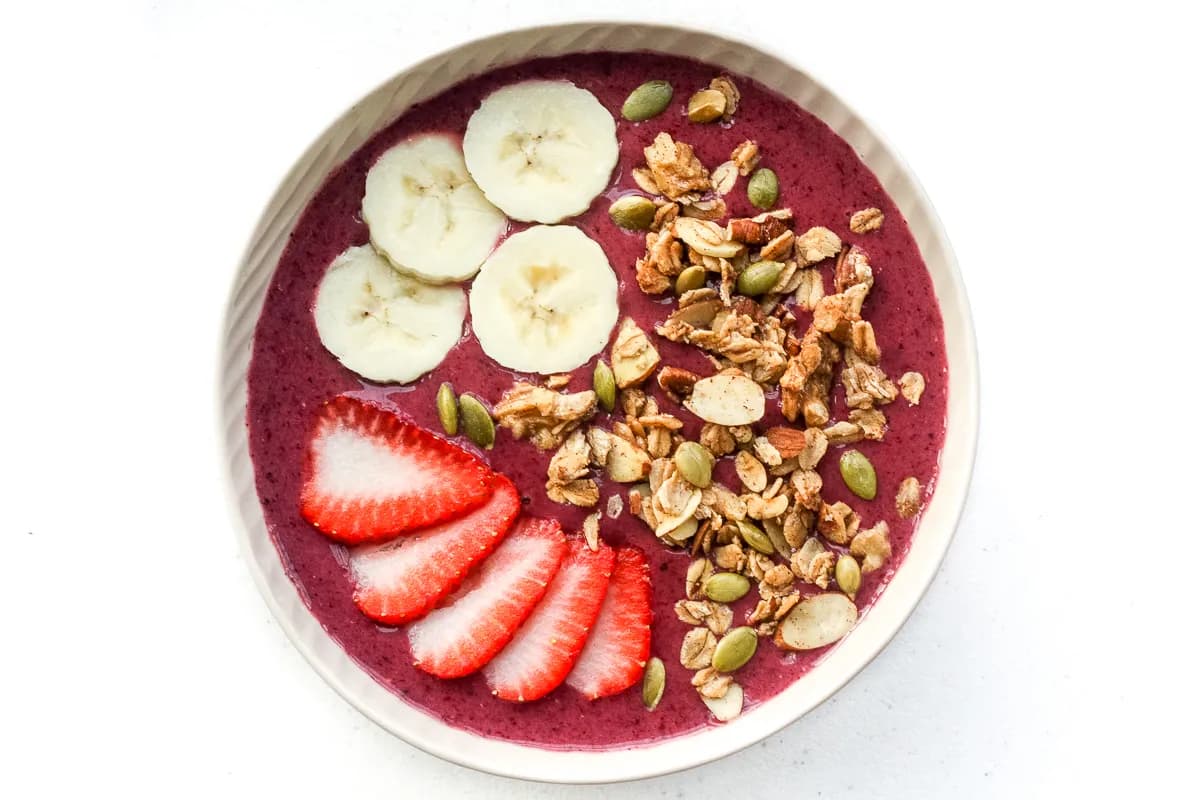 Titelbild für Banana-Berry Smoothie Bowl