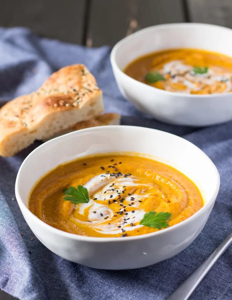 Titelbild für CURRIED CARROT-LENTIL SOUP